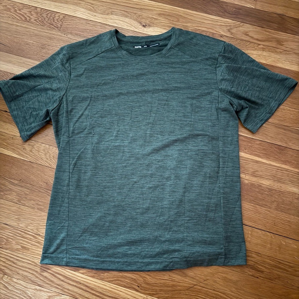 REI Co Op Men’s L Green Hairline Stripe Short Sleeve Hiking Performance Shirt